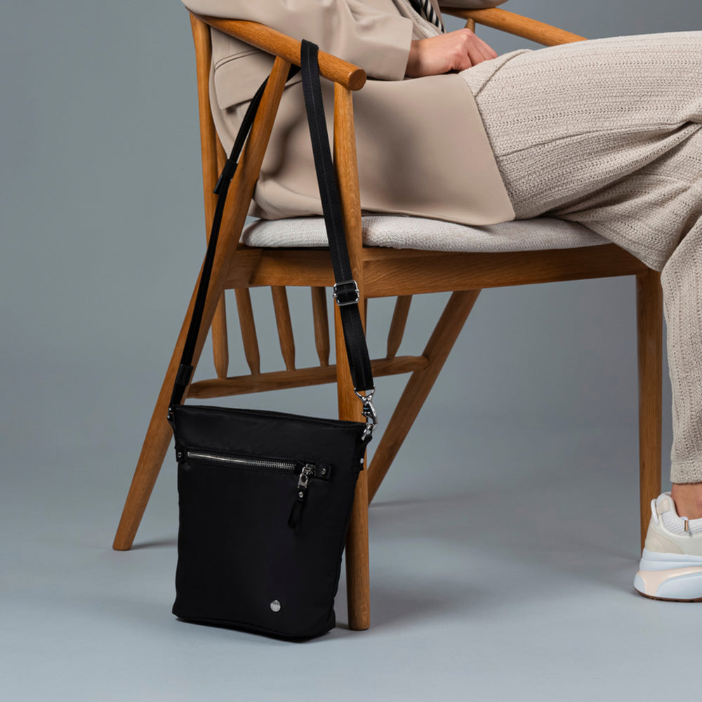 Pacsafe® W Anti-Theft Crossbody 防盜側背托特包 黑 20462100