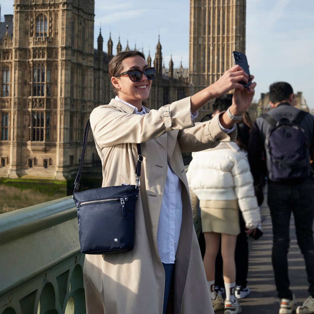 Pacsafe® W Anti-Theft Crossbody 防盜側背托特包 海軍藍 20462606