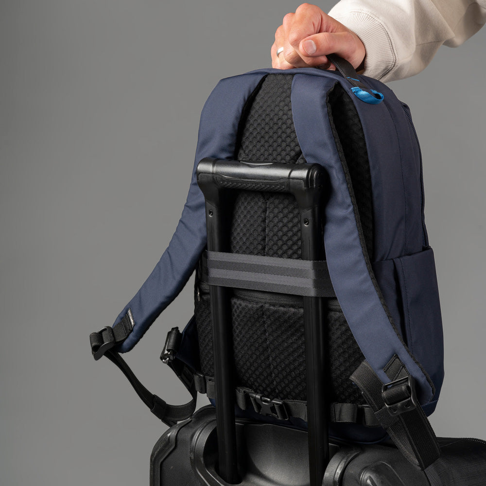 Pacsafe V 全能後背包 16L 海洋藍 61120658