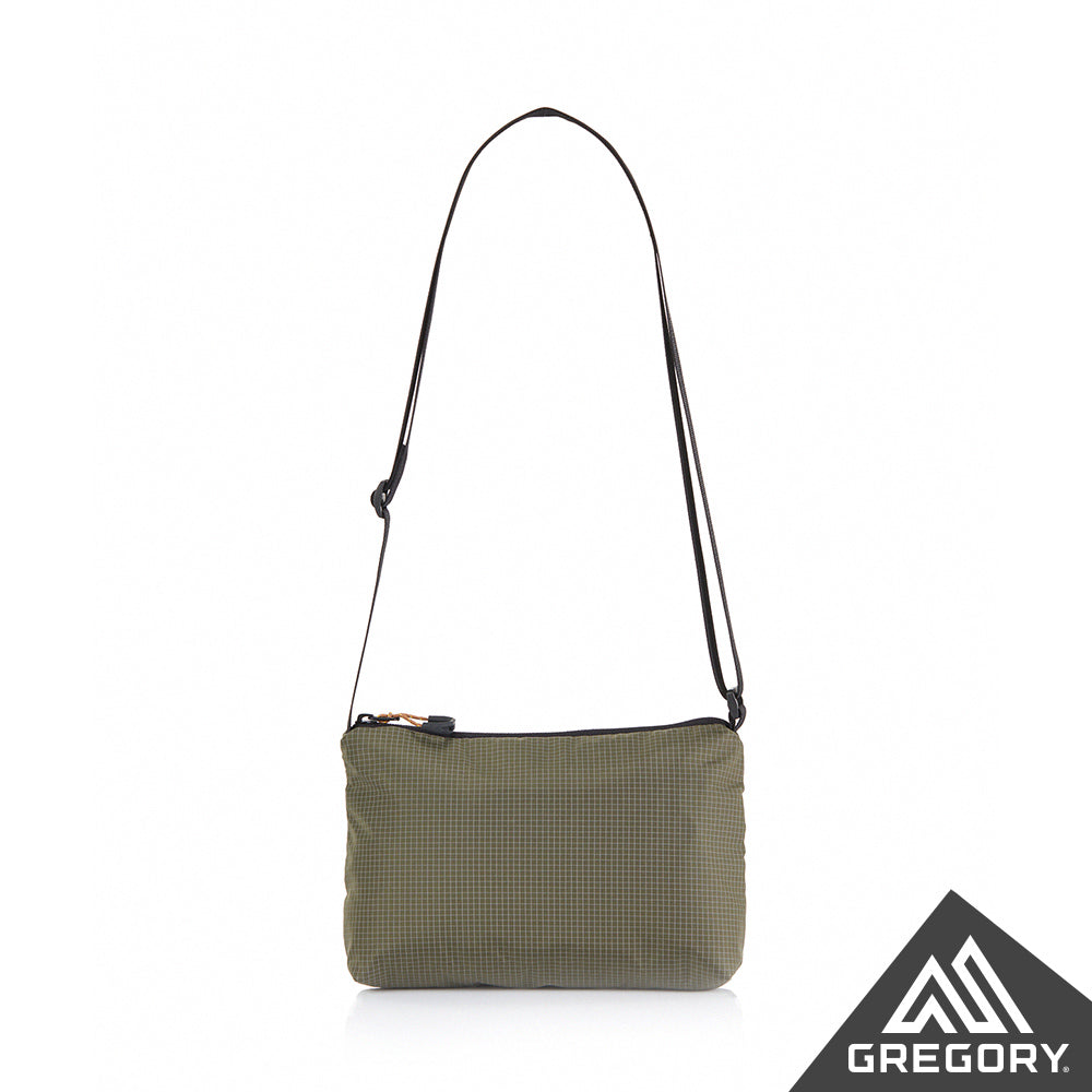 Gregory 2.5L CROSSBODY AL 輕量肩背包 卡其綠 GG138248