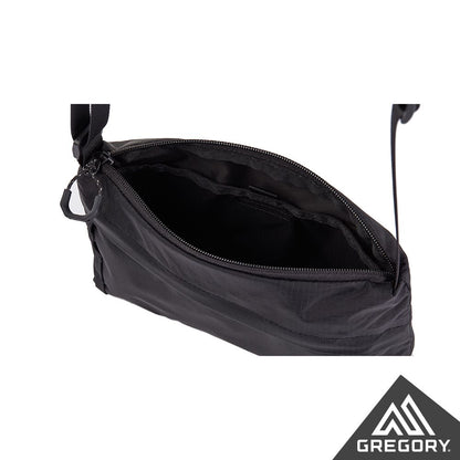 Gregory 2.5L CROSSBODY AL 輕量肩背包 聚焦黑 GG138248