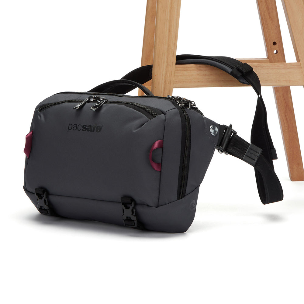 Pacsafe EXP 12" 斜背包 10L 深灰 60311144