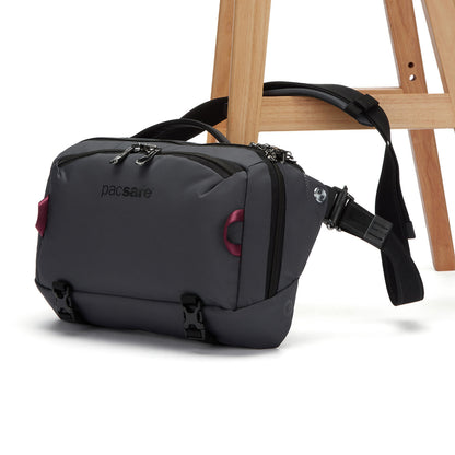 Pacsafe EXP 12" 斜背包 10L 深灰 60311144