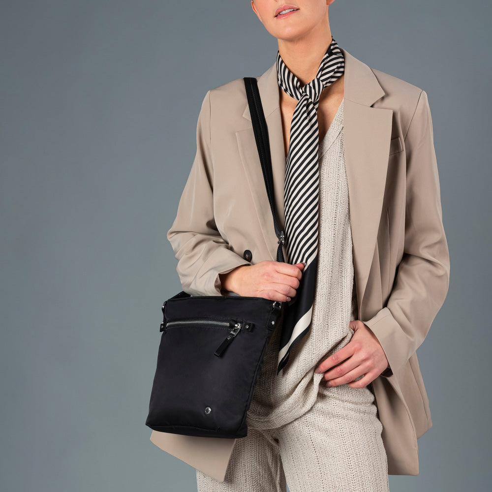 Pacsafe® W Anti-Theft Crossbody 防盜側背托特包 黑 20462100
